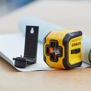 Livella-laser-a-croce-raggio-rosso-autolivellante-C-Line-Stanley-STHT77611-0-dettaglio-2