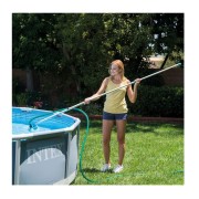 Kit-pulizia-per-piscine-Intex-28002-ambientata