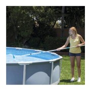 Kit-pulizia-per-piscine-Intex-28002-ambientata