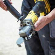 Smerigliatrice angolare a batteria V20 Stanely Fatmax 18V 4Ah SFMCG400M2K-QW impugnatura ergonomica