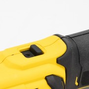 Smerigliatrice angolare a batteria V20 Fatmax 18V 4Ah SFMCG400M2K