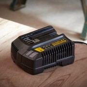 Caricabatterie V20 Li-Ion 18V 4A Stanley SFMCB14