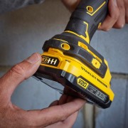 Batteria Litio V20 Fatmax 18V 2 Ah Stanley SFMCB202 livello carica batteria