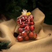 Palline di Natale in plastica rosso Ø 6 cm conf da 24 pz ambientata