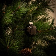 Pallina di Natale in vetro nero lucido Ø 6 cm