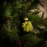 Pallina di Natale in vetro verde lucido Ø 8 cm