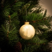 Pallina di Natale in vetro avorio lucido Ø 8 cm