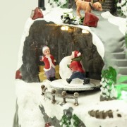Villaggio di Natale musicale con luci e palle di neve Domus