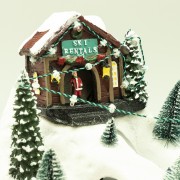 Villaggio di Natale musicale con luci e montagne innevate Domus dettaglio