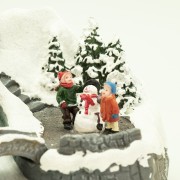 Villaggio di Natale musicale con luci e trenino Domus dettaglio