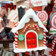 Pendente natalizio casetta colorata 8x4x10 cm