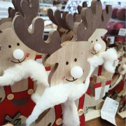 Renna natalizia in legno con luce LED H30 cm assortito