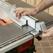 Sega a banco 1800W lama 254 mm con gambe di supporto Black Decker BES720-QS