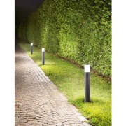 Lampione paletto giardino LED Discovery in alluminio, antracite, IP54 IN.TEC. ambientata