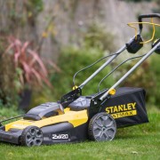 Rasaerba mulching semovente a batteria 18V lama Brushless V20 Stanley SFMCMWS251B-XJ