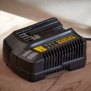 Set caricabatterie con batteria 18V 4A V20 Stanley SFMCB14M1-QW