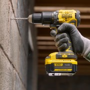 Set caricabatterie con batteria 18V 4A V20 Stanley SFMCB14M1-QW