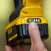 Tagliasiepi a batteria 18V lama 55 cm Stanley Fatmax V20 SFMCHT855B-XJ