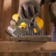 Sega circolare a batteria 18V Stanley Fatmax V20 SFMCS500B-XJ