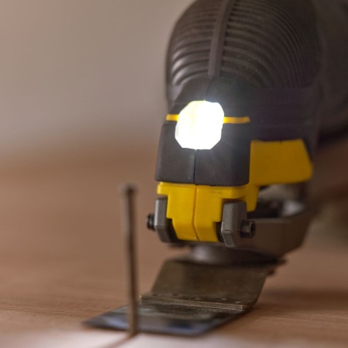 Utensile multifunzione a batteria 18V Stanley Fatmax V20 SFMCE500B-XJ luce LED