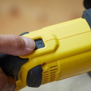 Smerigliatrice angolare a batteria 18V Stanley Fatmax V20 SFMCG400B-XJ