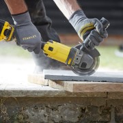 Smerigliatrice angolare a batteria 18V Stanley Fatmax V20 SFMCG400B-XJ