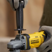 Smerigliatrice angolare a batteria 18V Stanley Fatmax V20 SFMCG400B-XJ