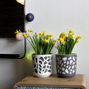 Duet portavaso da interno con inserto per piante e fiori ambientato