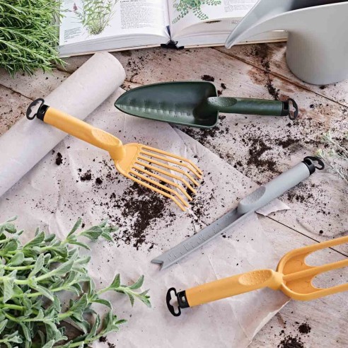 Linea Gaia di Teraplast attrezzi giardino solidi e colorati
