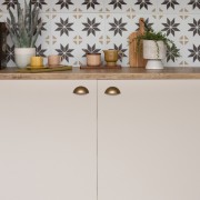 Pellicola adesiva per mobili Uni sabbia opaco 45cmx2m D-c-fix ambientata