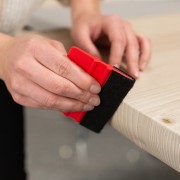 Pellicola adesiva per mobili Pino del Giura D-c-fix applicazione