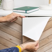 Pellicola adesiva per mobili Chevron beige 67,5cmx2m D-c-fix applicazione