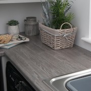 Pellicola adesiva per mobili Rovere Sheffield grigio perla D-c-fix ambientata