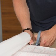 Pellicola adesiva per mobili Bianco lucido D-c-fix applicazione