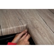 Pellicola adesiva per mobili Quercia Sanremo D-c-fix applicazione