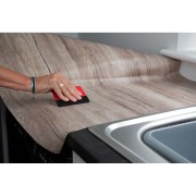 Pellicola adesiva per mobili Quercia Sanremo D-c-fix applicazione