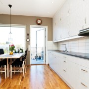 Pellicola adesiva per mobili legno White Wood 45cmx2m D-c-fix ambientata