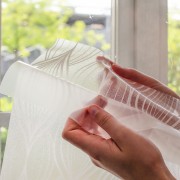 Pellicola elettrostatica per vetri Charis 45cmx1,5m D-c-fix applicazione