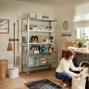 Scaffale metallo zincato 5 ripiani 100x40xh186 cm ambientato