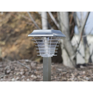 Lampada-solare-da-giardino-a-Led-con-picchetto-quadrata