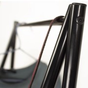 Appendiabiti 2 ripiani in legno e metallo nero Hamilton dettaglio