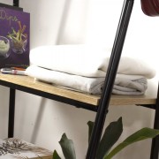 Appendiabiti 2 ripiani in legno e metallo nero Hamilton dettaglio