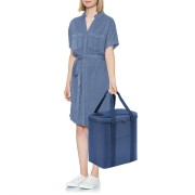 Borsa termica XL Reisenthel blu navy ambientata