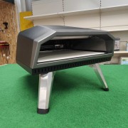 Forno per pizza P200A portatile ambientata